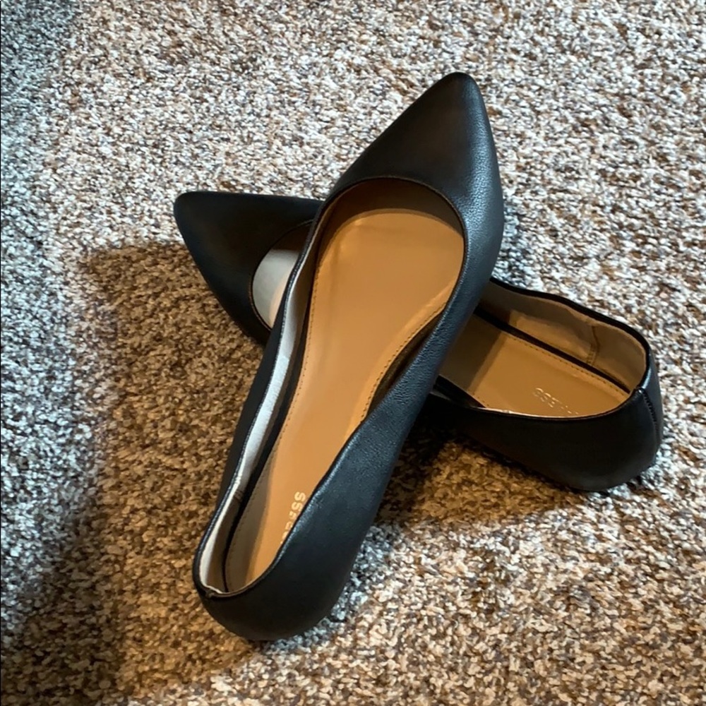 Express Pointed Toe Flats.  Sz 10.  Black